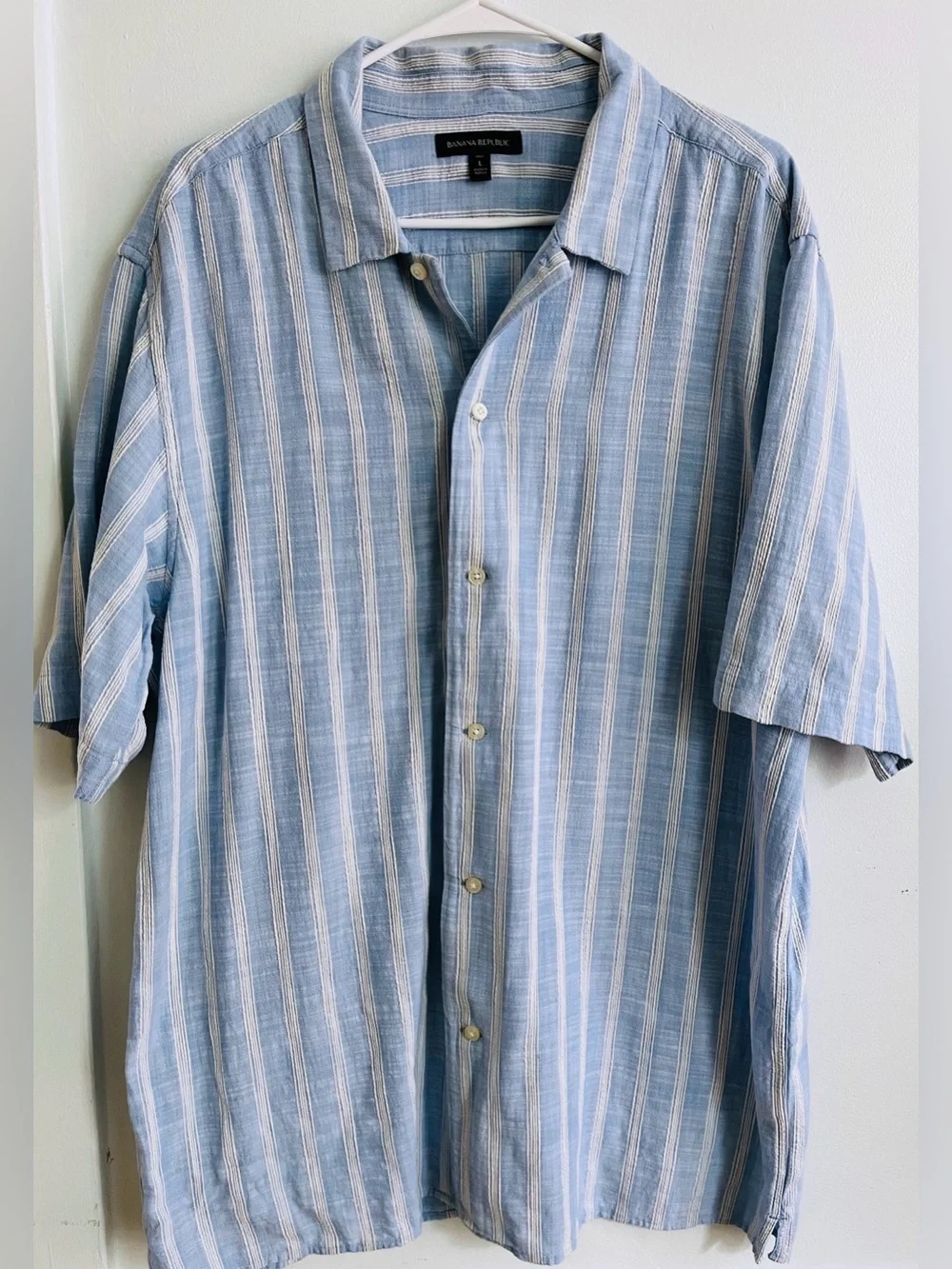 Banana Republic • Men's Light Blue Striped Short-Sleeve Shirt